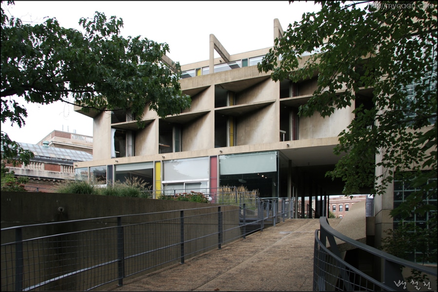 퀸시스트리트쪽 어프로치