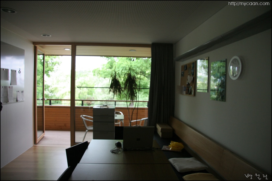 발코니가 있는 휴게실