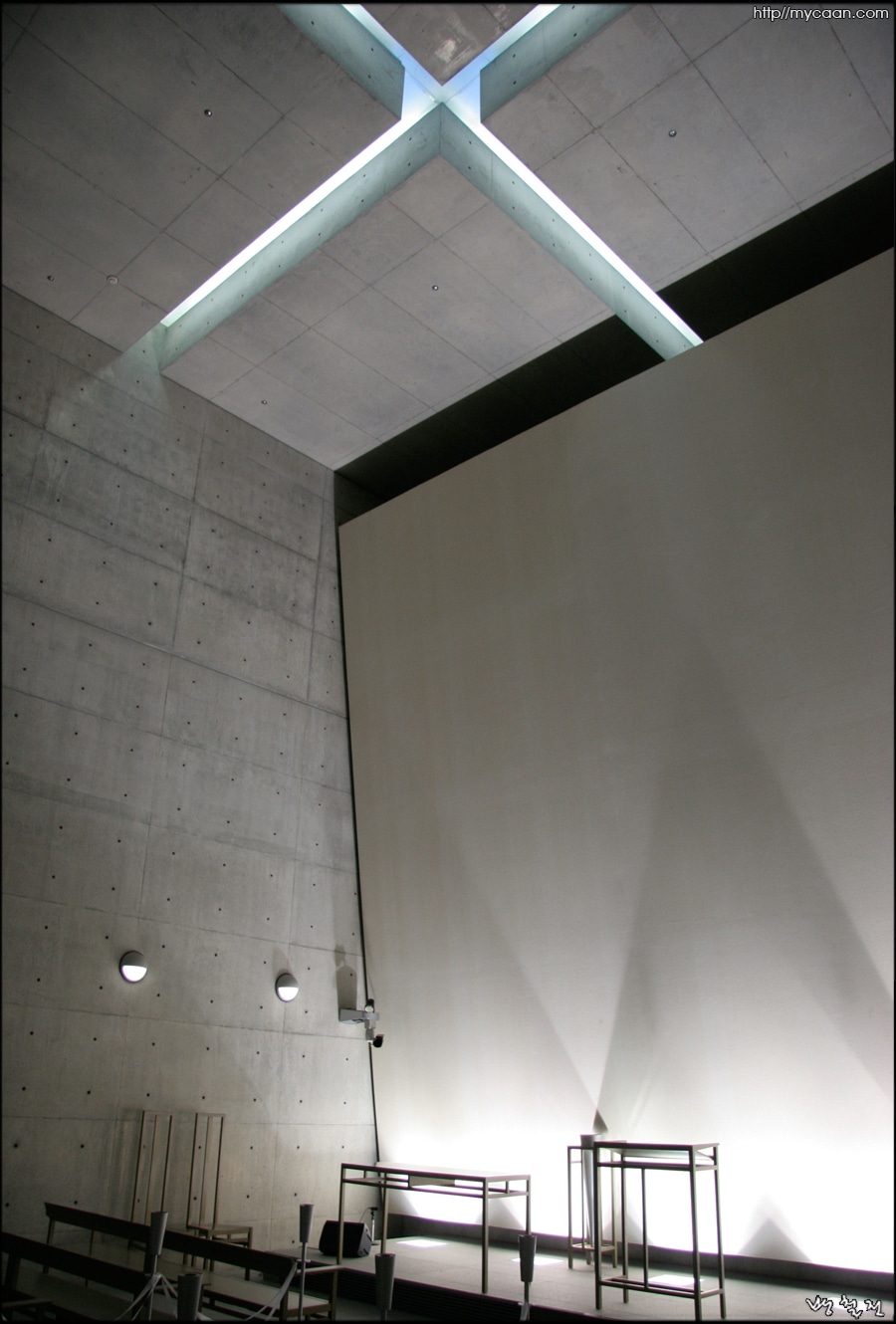 유메부타이에 있는 바다의 교회내부