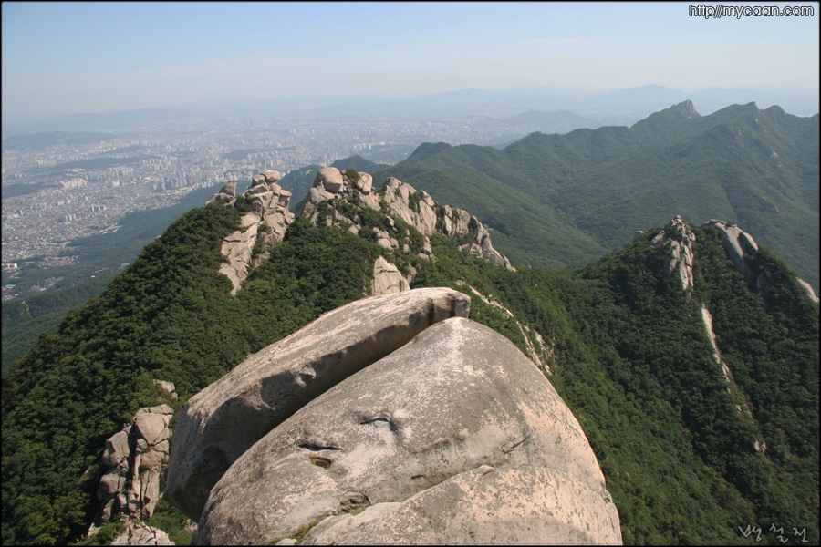 백운대에서 내려다 보이는 만경대(萬景臺)