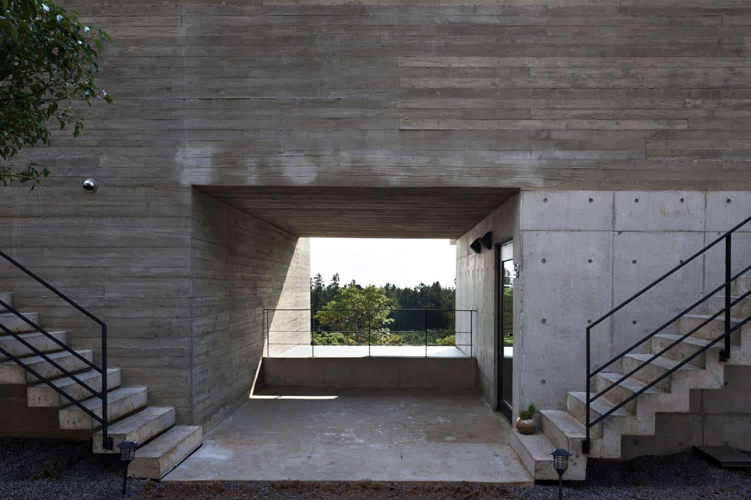 제주스테이 비우다의 앞뒤가 뚫린 마당