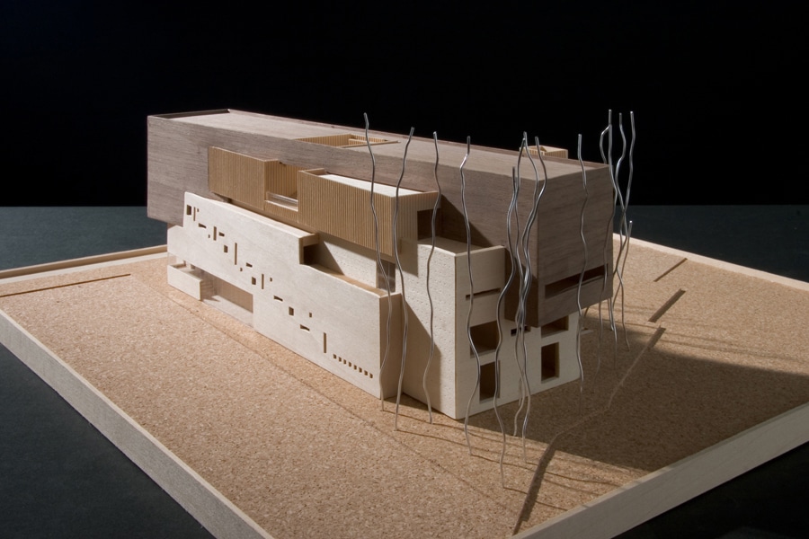 남동측 모습 모형