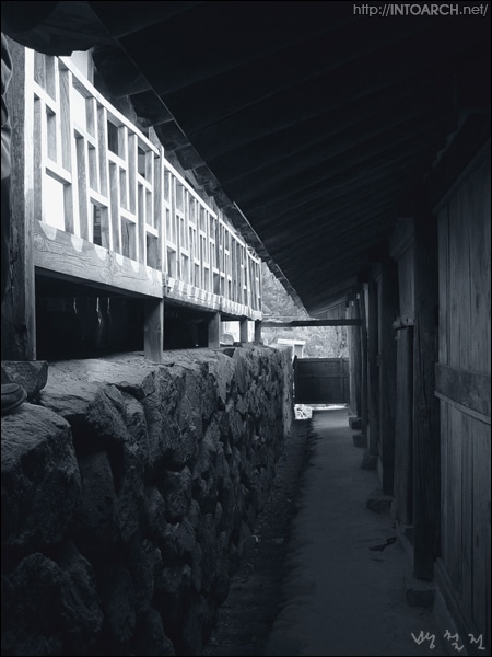 안채와 행랑채 사이공간