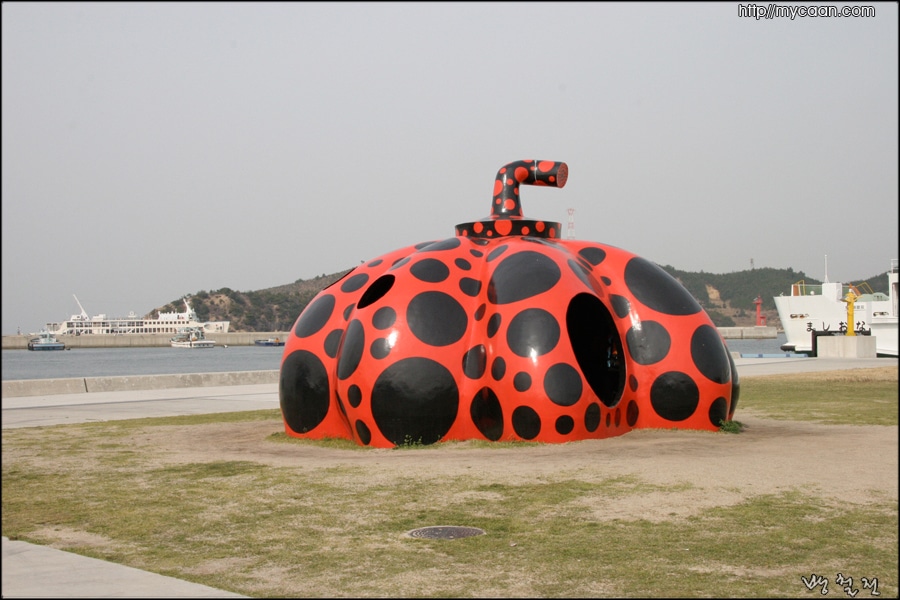 빨간 호박(Red Pumpkin) 환경조각