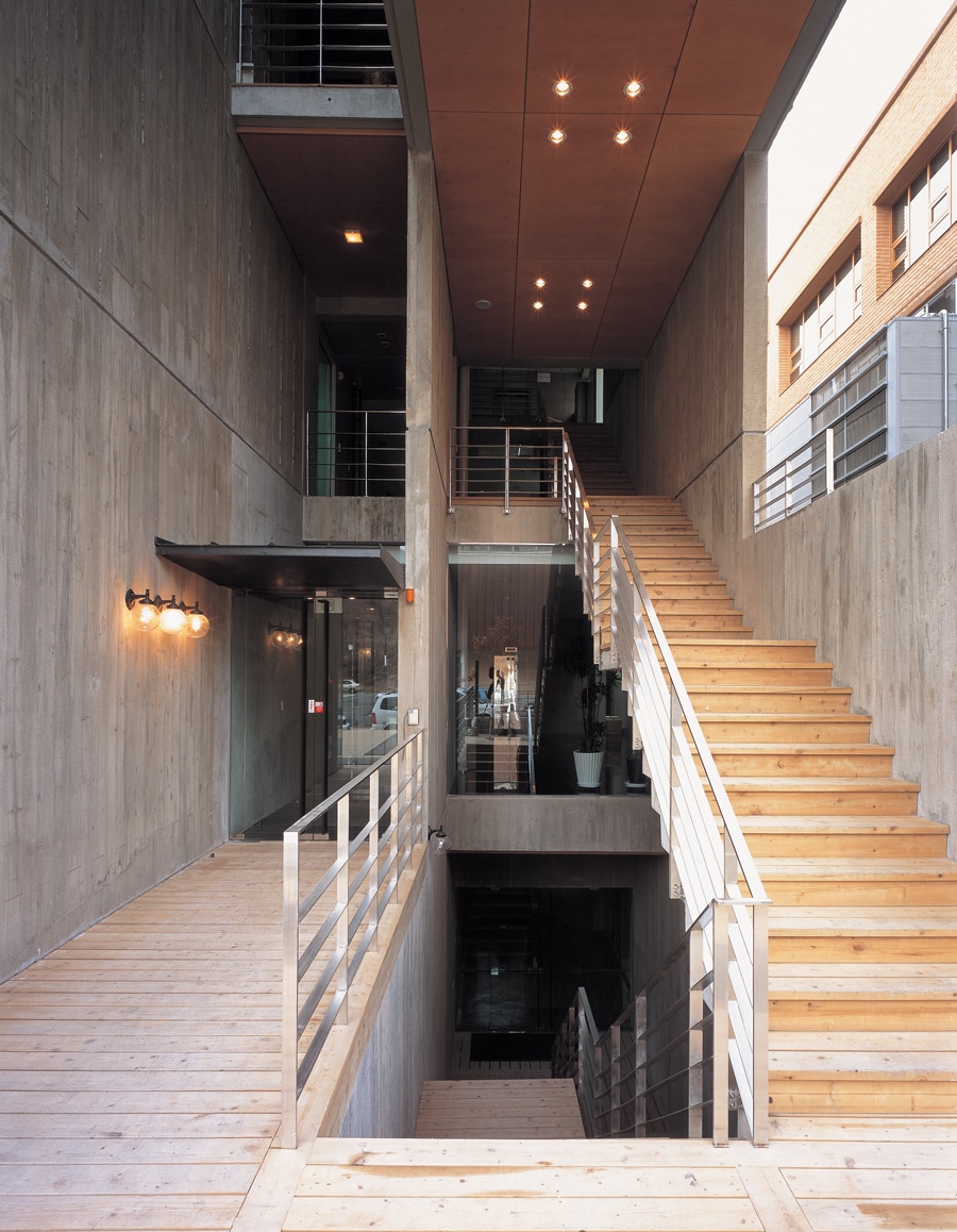 주 출입구의 계단