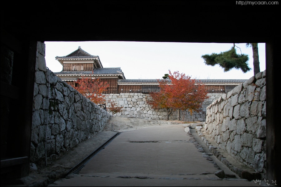 마쓰야마성의 중간부분어프로치