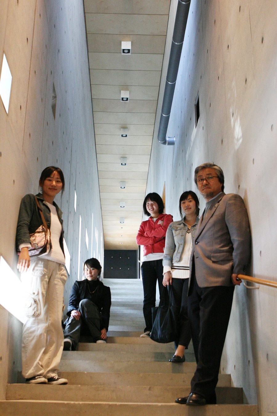 파주 탄탄스토리하우스 주계단에서