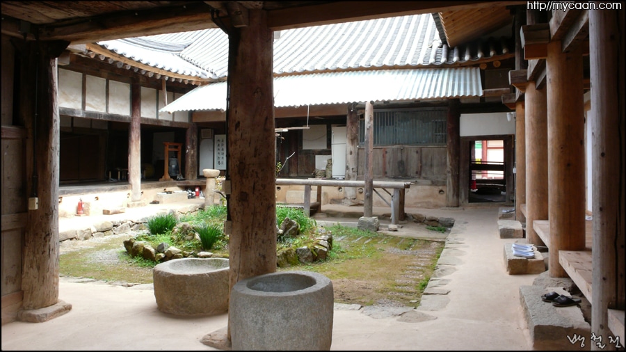 설선당내부의 조용한 분위기