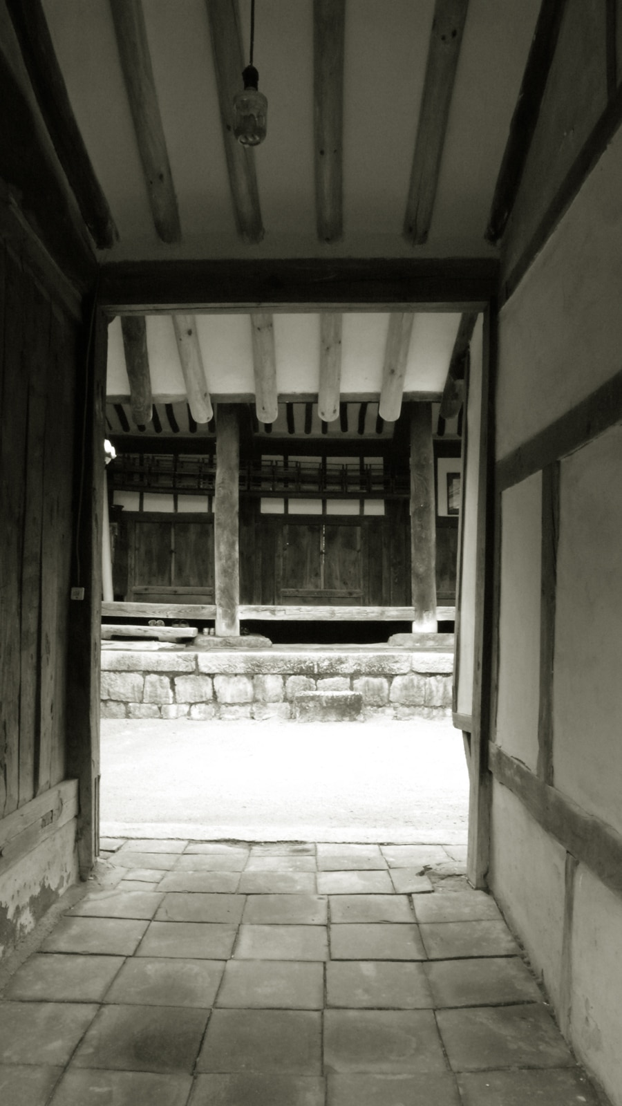 안채에 이르는 문