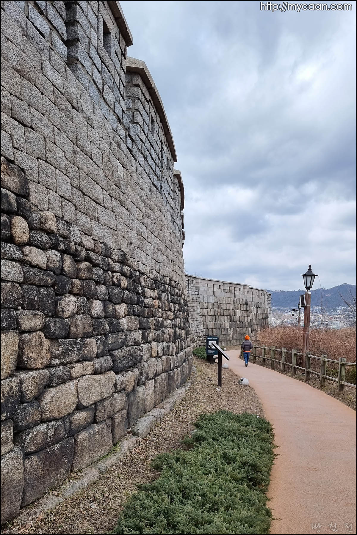 낙산의 외부 성곽길