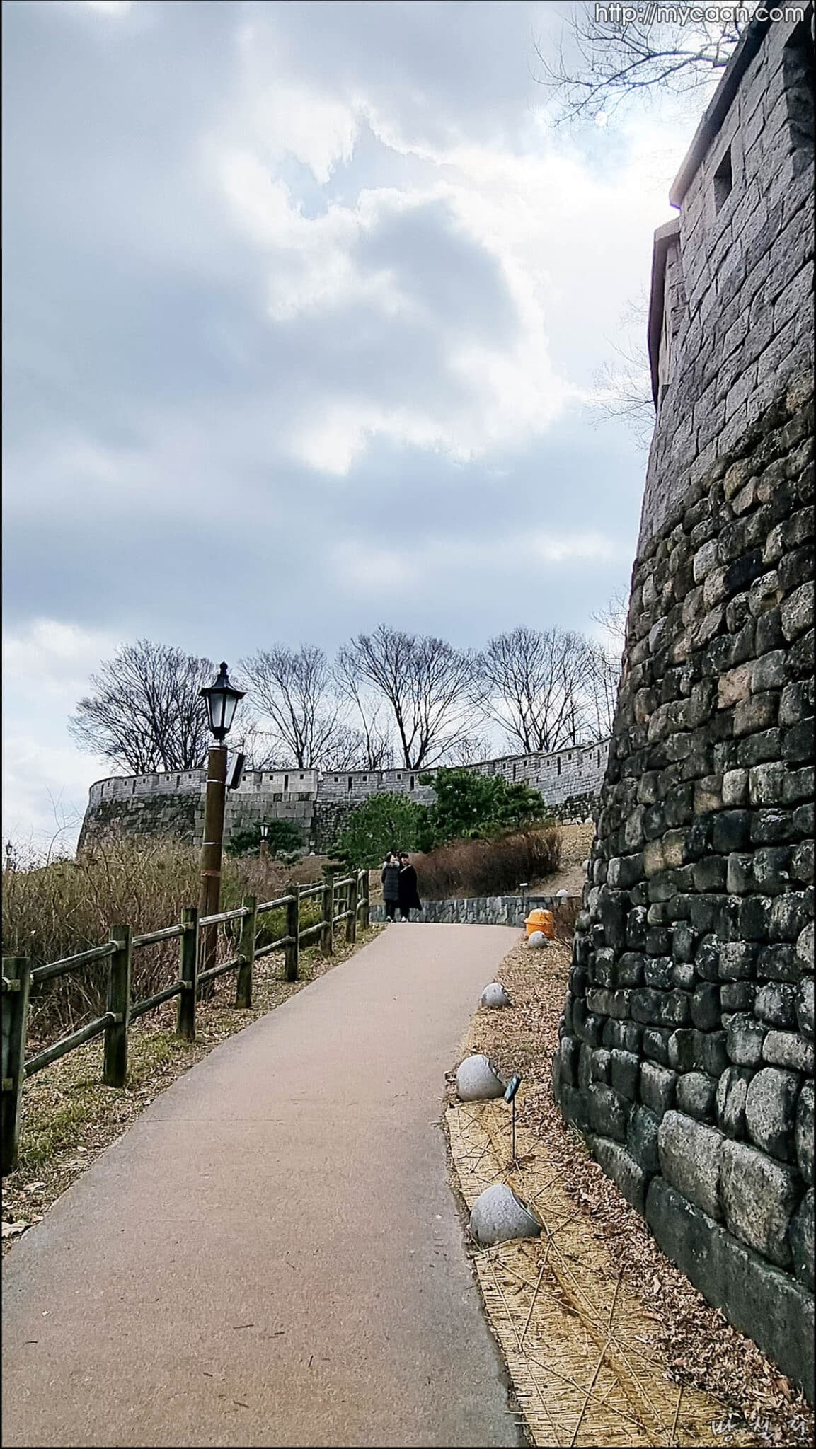 낙산의 외부 성곽길