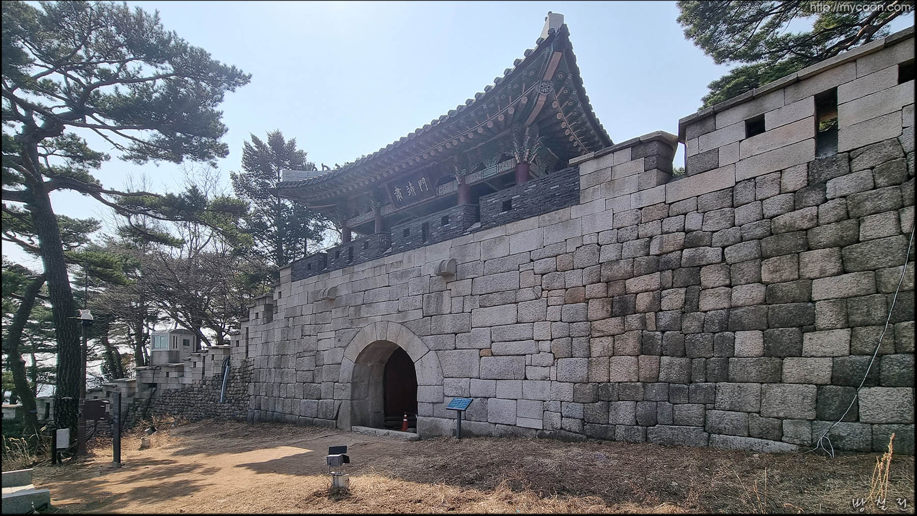 숙정문(肅靖門)의 성 밖 모습 ⓒ 2024.